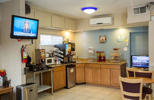 Brawley Hotel | Townhouse Inn & Suites