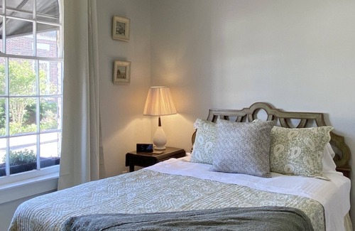 McMinnville House | Townhouse located in historic downtown McMinnville, Tennessee