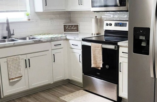 Jeffersonville House | Townhouse mins to UofL & KY Exposition Center