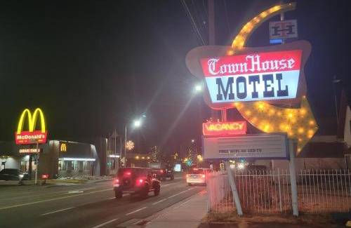Bishop Hotel | Townhouse Motel
