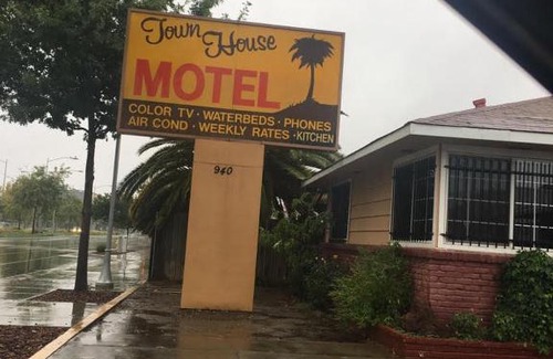 Sacramento Hotel | Townhouse Motel - West Sacramento