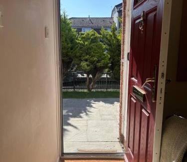 Atlantic Wharf House | Townhouse near Cardiff Bay and City Centre with Garden and Parking