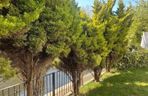 Atlantic Wharf House | Townhouse near Cardiff Bay and City Centre with Garden and Parking