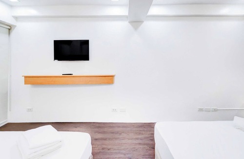 Valenzuela Hotel | Townhouse Oak BRBlock Boutique & Residences, Kalayaan Avenue, Near Ayala Mall, Poblacion, Makati, Manila