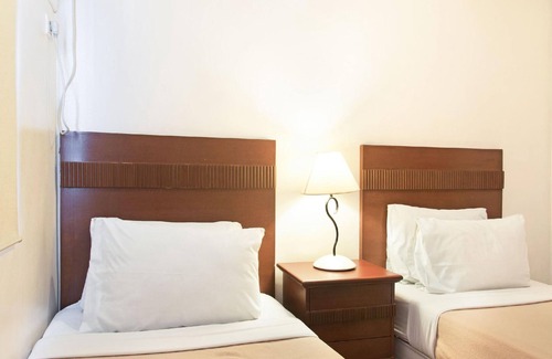 Pio del Pilar Hotel | Townhouse OAK Metro Manila Near Osmena Highway PNR Pasay formerly Avitel Hotel