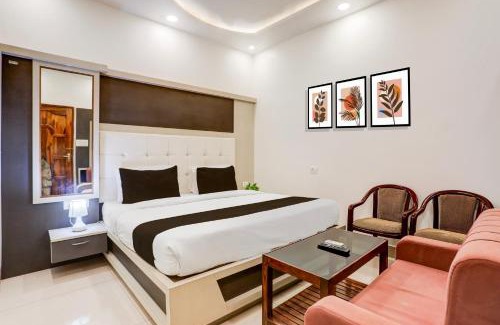 Varanasi Hotel | Townhouse OAK R R Palace