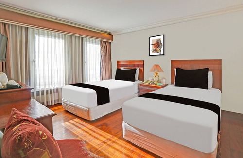 Pio del Pilar Hotel | Townhouse Oak VIP Suites, Evangelista Makati Manila