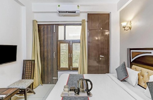 Noida Hotel | Townhouse Premium