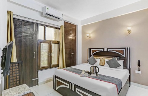 Noida Hotel | Townhouse Premium