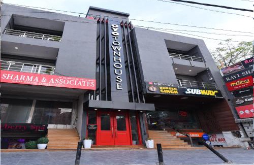 Chhatarpur Hotel | Townhouse Rudra Inn Near Chhatarpur Metro Station