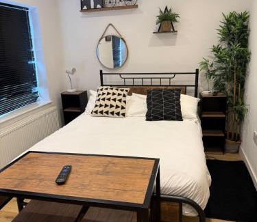 Livesey Hotel | Townhouse Studio with Kitchen & Ensuite - Southwark, Great Location