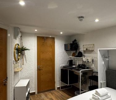 Livesey Hotel | Townhouse Studio with Kitchen & Ensuite - Southwark, Great Location