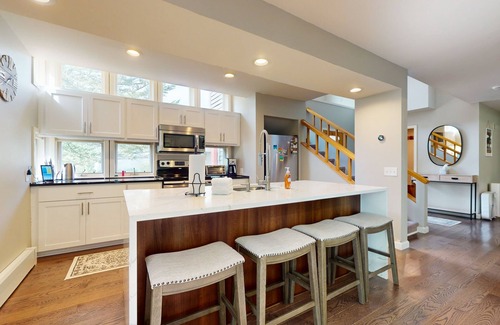 Stratton Mountain House | Townhouse w/hot tub, fireplace, shuttle, wifi, w/d, community sports club
