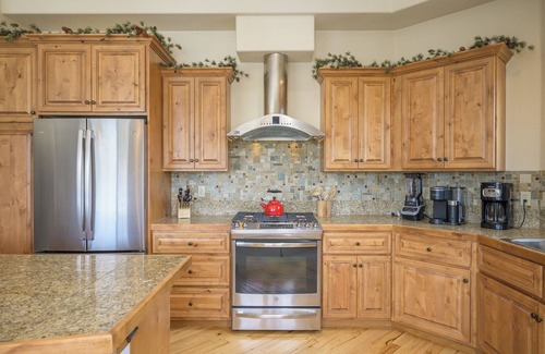 Bear Crossing House | Townhouse w/hot tub & mountain views