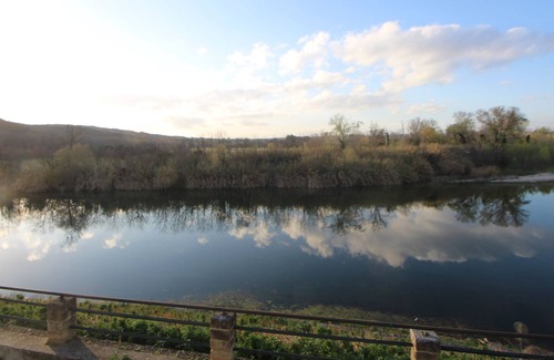 Remoulins House | Townhouse with direct view of the Gardon