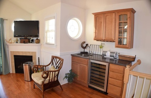 Townsend's Inlet Condo | Townsends Inlet Beachblock - 9 unit private community with a shared POOL!
