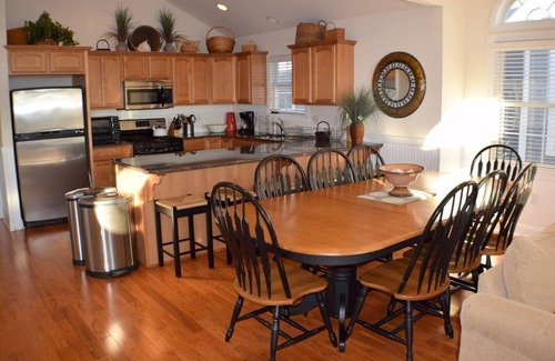 Townsend's Inlet Condo | Townsends Inlet Beachblock - 9 unit private community with a shared POOL!