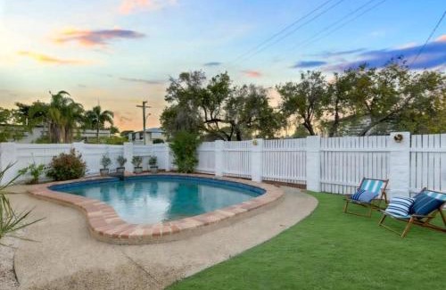 Currajong House | Townsville Home Pool2xLiving2xCarGarage with AC&TV's