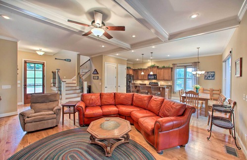 Townville Cottage | Townville Lakefront Cottage w/Private Dock!
