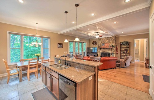 Townville Cottage | Townville Lakefront Cottage w/Private Dock!