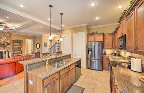 Townville Cottage | Townville Lakefront Cottage w/Private Dock!