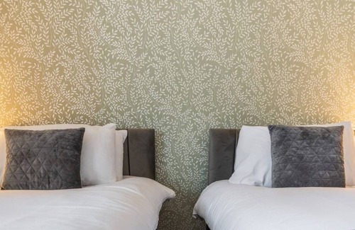 Swindon Apartment | Towpath Gardens Apartment