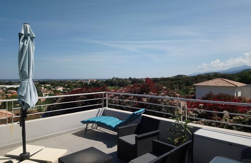 Biguglia Apartment | Très bel Appartement Grande Terrasse vue mer et Montagnes