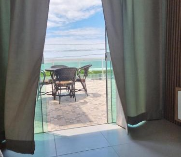Matinhos House | Tríplex de frente para o mar com 4 quartos