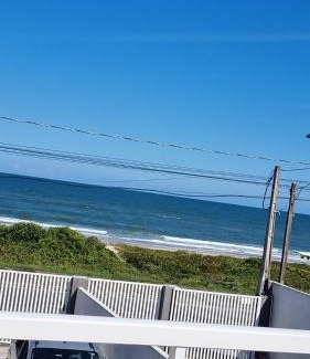 Matinhos House | Tríplex de frente para o mar com 4 quartos