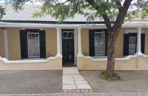Graaff-Reinet House | Trackers Inn