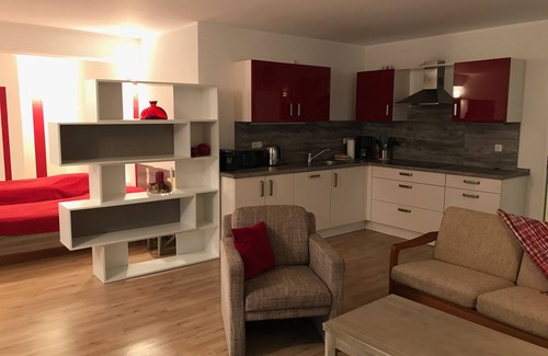Leverkusen Apartment | Trade fair visitors Cologne /Düsseldorf: Basement apartment near the forest in good traffic conditions