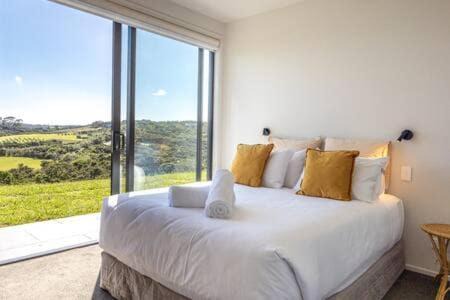 Oneroa Apartment | Tradewinds Luxury Apartment, views, pool and spa