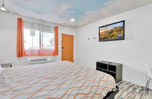 Harbor Hotel | Tradewinds Motel