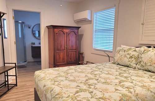 Oriental Apartment | Tradewinds - Quaint Apartment in the Village