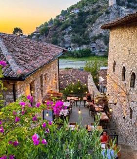 Berat Hotel | Tradita e Beratit
