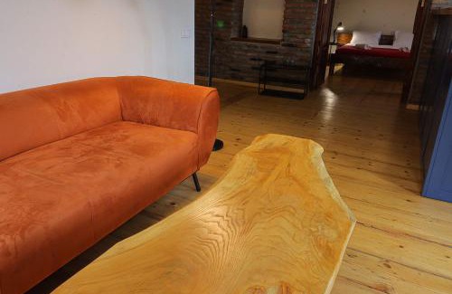 Sololaki Apartment | Traditional 2BR Sololaki Apt - By Wehost
