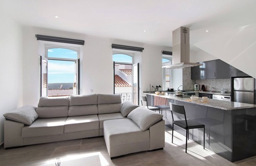 Alte Apartment | "Traditional 3 Bedroom Apartment" with Mountain View, Terrace & Wi-Fi