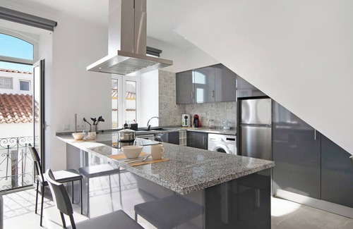 Alte Apartment | "Traditional 3 Bedroom Apartment" with Mountain View, Terrace & Wi-Fi