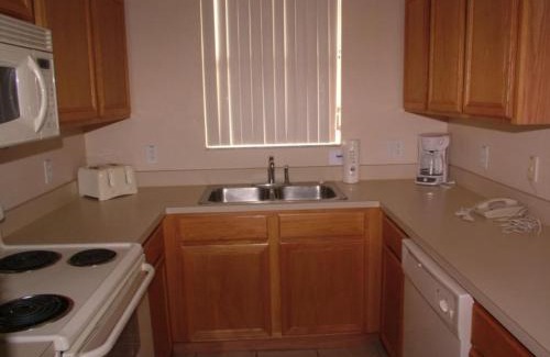 Regal Palms House | Traditional 4 Bed 3.5 Bath Townhome