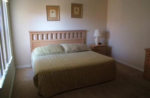 Regal Palms House | Traditional 4 Bedroom 3.5 Bath Townhome