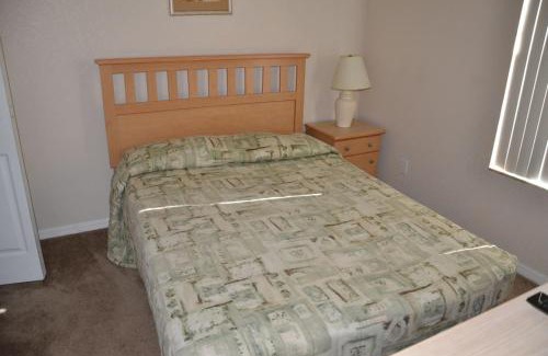 Regal Palms House | Traditional 4 Bedroom 3.5 Bath Townhome