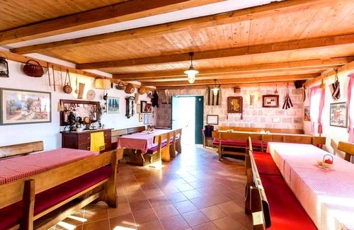 Smokovljani House | Traditional and Authentic House in Nature & Organic food & Little Ranch