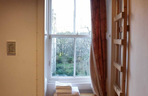 Bruntsfield Apartment | Traditional Apartment oer the Meadows