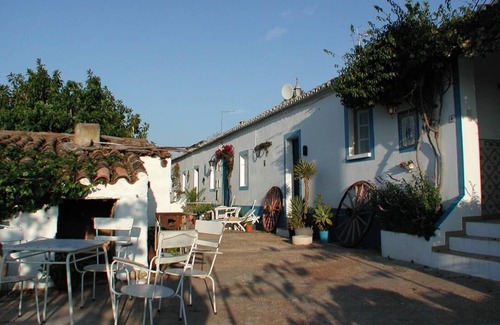 Farta Vacas Apartment | Traditional apartment on a beautiful plot with pool near the sea