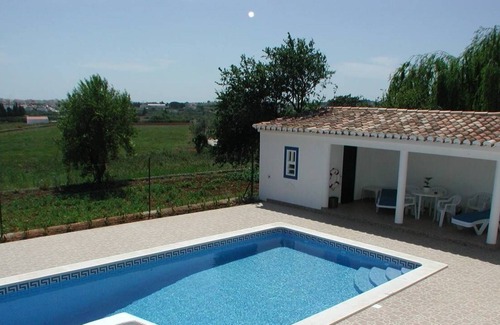 Farta Vacas Apartment | Traditional apartment on a beautiful plot with pool near the sea
