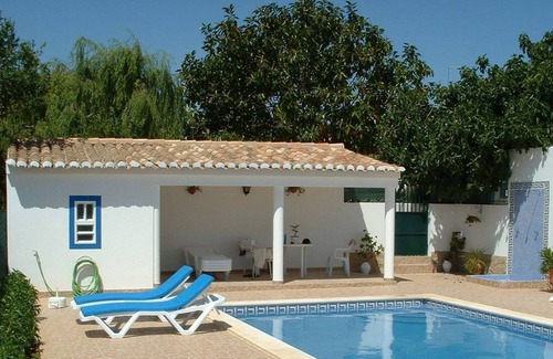 Farta Vacas Apartment | Traditional apartment on a beautiful plot with pool near the sea
