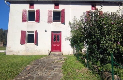 Lohitzun-Oyhercq House | Traditional Basque house with views of the hills