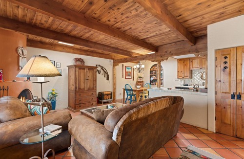 Northeast Santa Fe Hotel | Traditional, Beautiful, Relaxing Downtown Condo At Fort Marcy