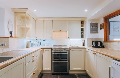 Pentewan Cottage | Traditional Cornish Cottage close to the beach with private parking