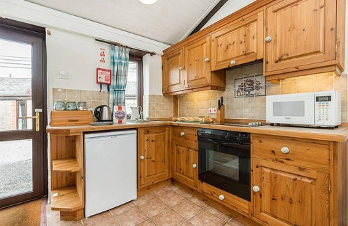 Whitchurch Canonicorum Cottage | Traditional Cottage with Private Outside Space